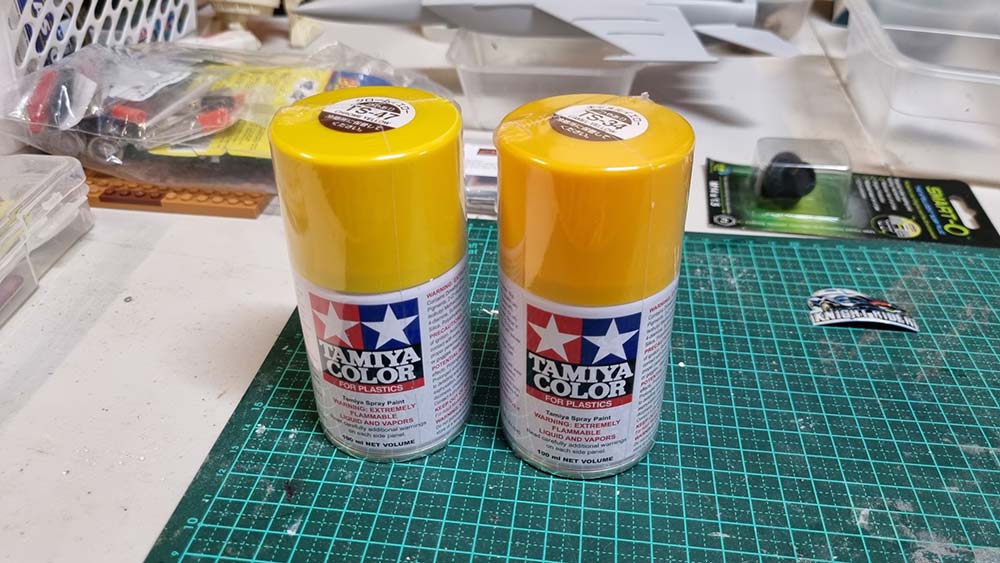 I'll paint it using a blend of these two colours. 