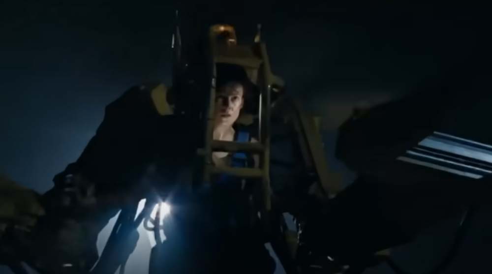 Power Loader scene from the movie - links to the YouTube video [click here]